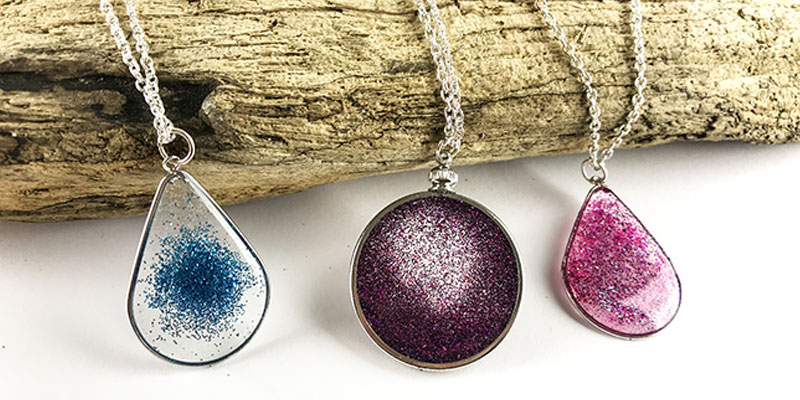 Glitter of jewellery sparkles the online selling space