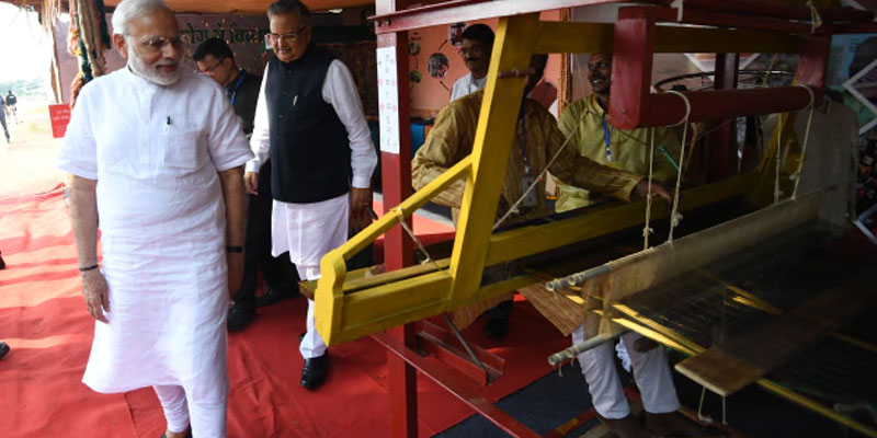 Modi govt joins hands with Flipkart to boost handloom sector; provide online platform for weavers