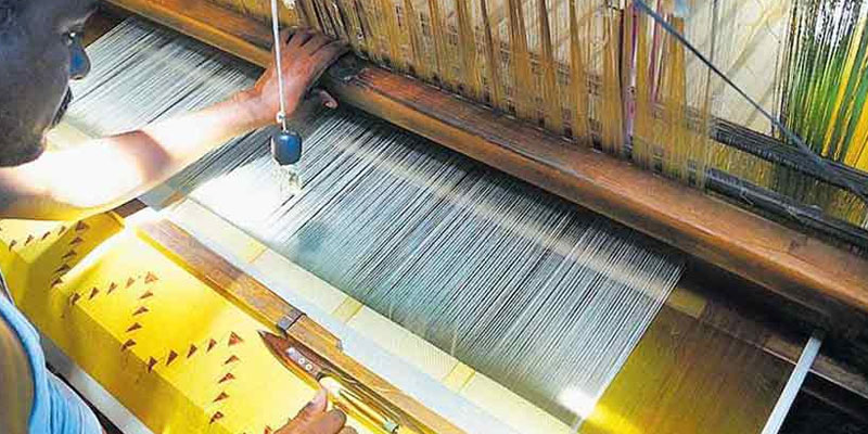 Gujarat Handloom Corp to launch e-commerce portal; inks MoU with eBay