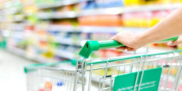 Who leads the online grocery race in Indian ecommerce?