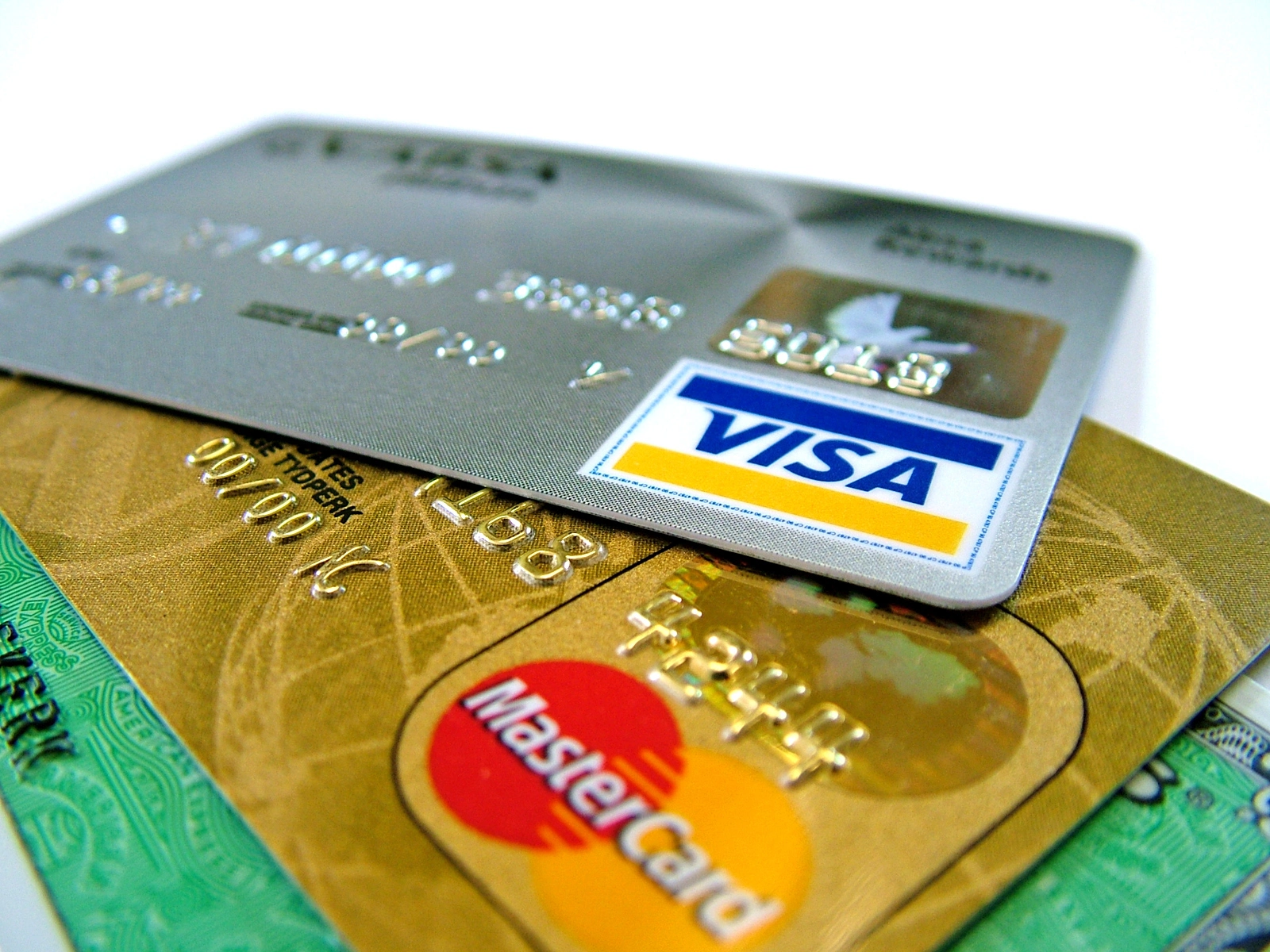 Strong growth of ecommerce pushes sales of plastic money