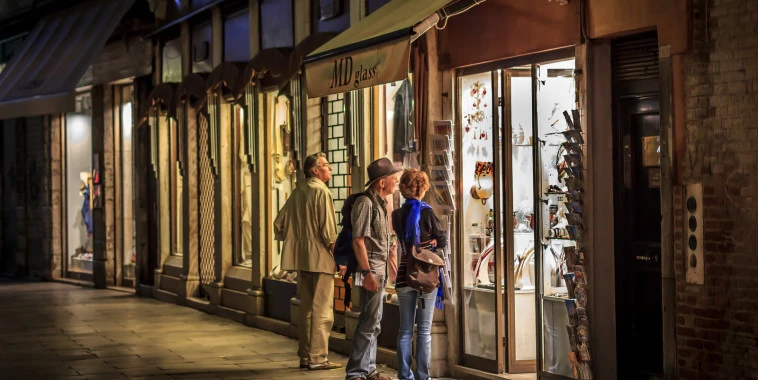 Offline shops may be open 24×7, time for etailers to find new strategy?