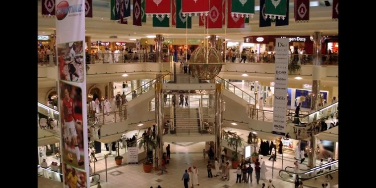 Offline retailers do better than online; reduced discounts cited as a factor