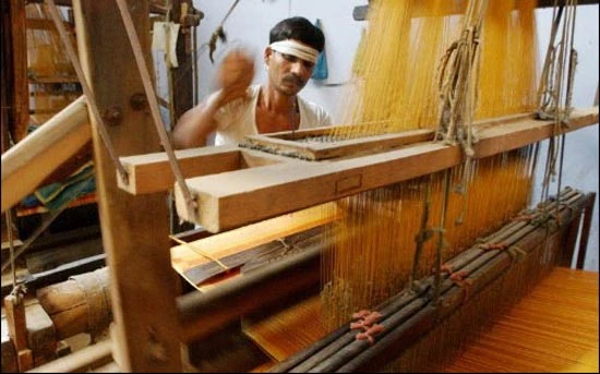 Local artisans scared to sell online? Quick look at Benarasi Saree project