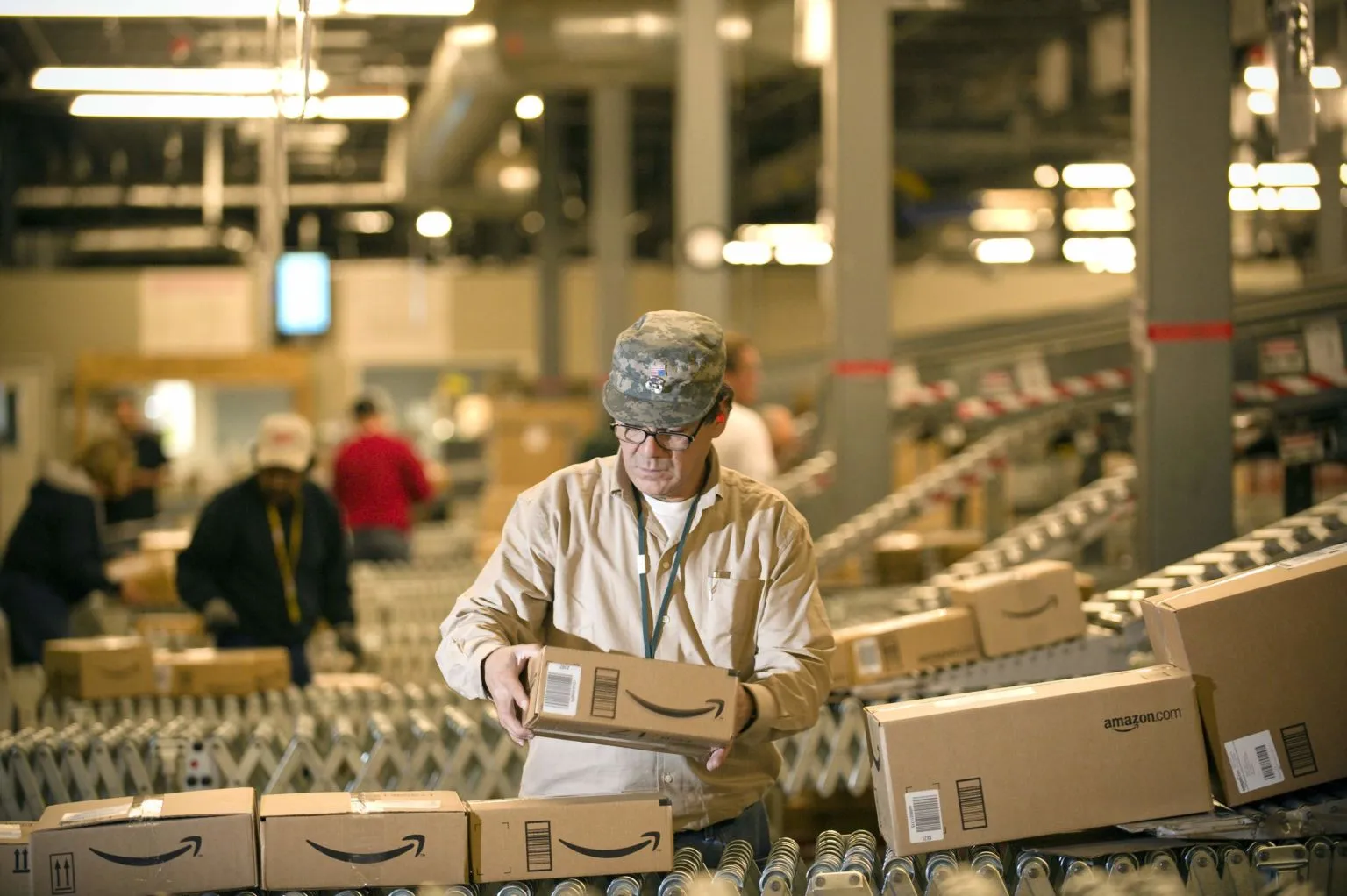 Amazon instructs FBA sellers to give free exchange for apparel, shoes