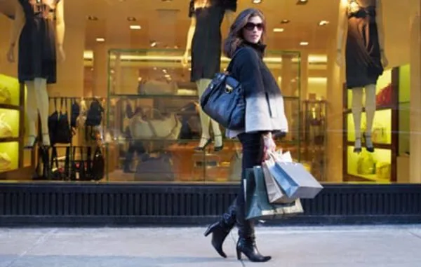 Online brands set up offline stores to increase buyer reach