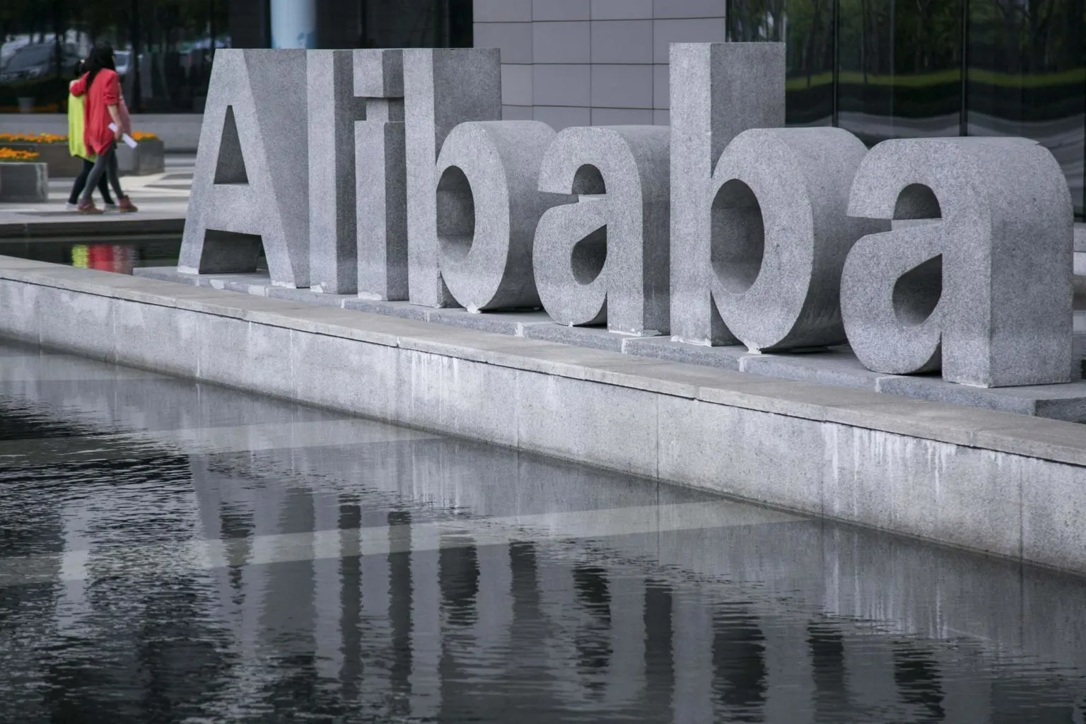 Offline, online retailers in the international scene joining hands – Alibaba planning to buy Intime