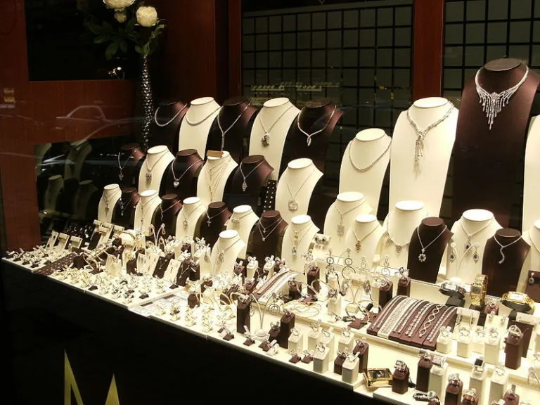 Investors keep funding Online Jewellery; Johari Store leverages this for omni-channel expansion